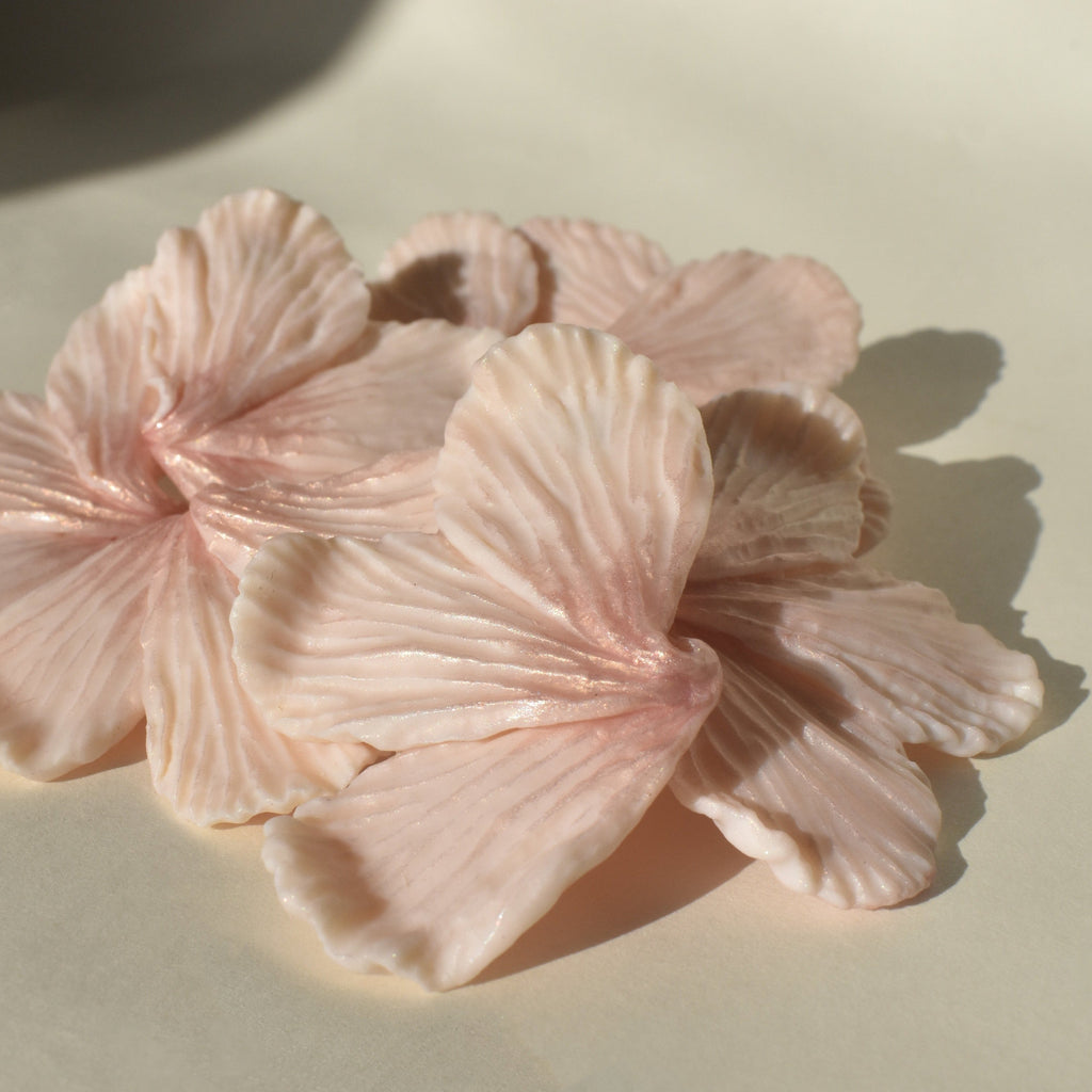 Shimmering Lily Blossoms - Cashmere