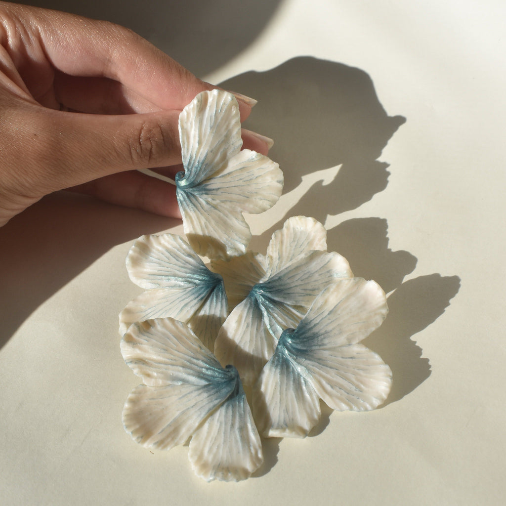 Shimmering Lily Blossoms - Teal green