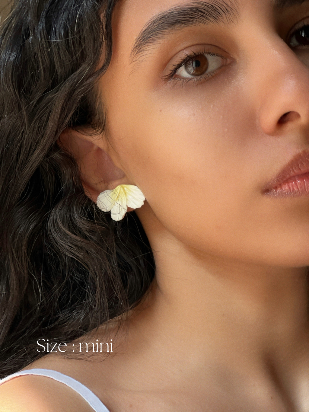 Shimmering Lily Blossoms - Yellow