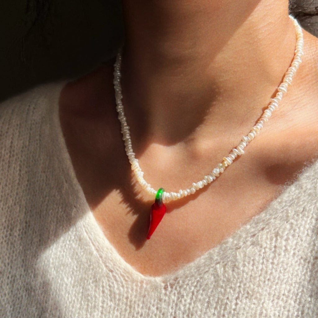 Necklace with natural white pearls a glass chili pendant 