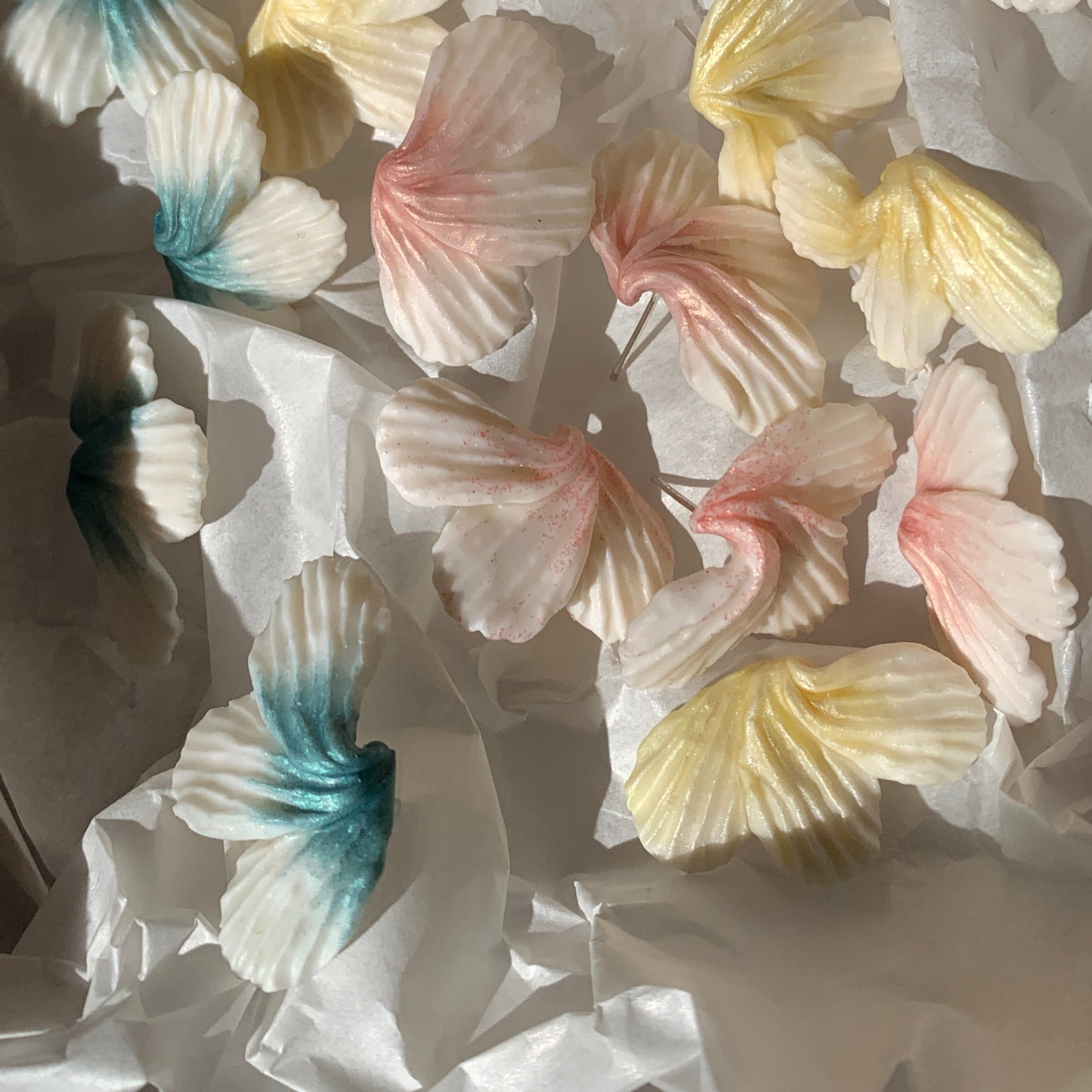 Shimmering Lily Blossoms - Teal green