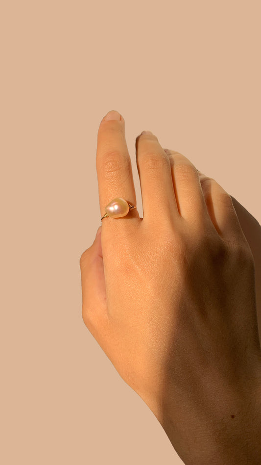 Peach pearl ring